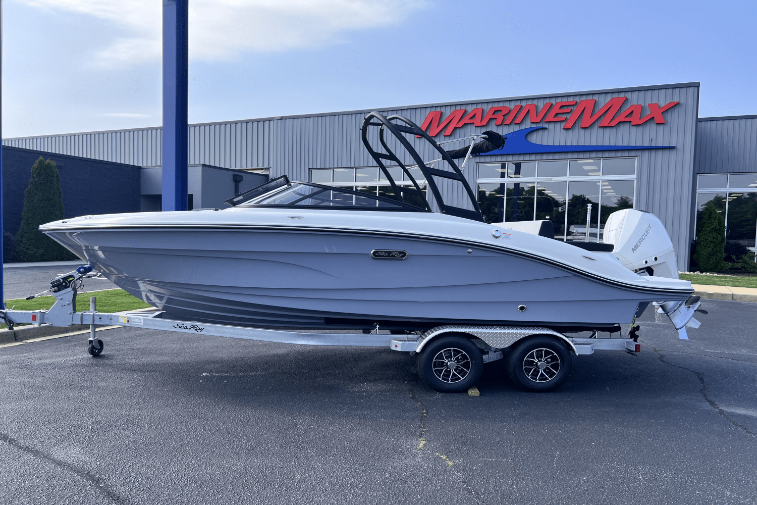 Slide: The Image of Sea Ray SPX 210 Outboard 2025 - 1