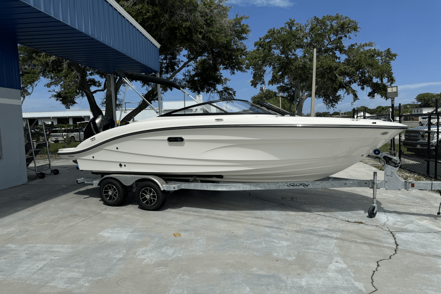 Slide: The Image of Sea Ray SPX 210 Outboard 2025 - 1