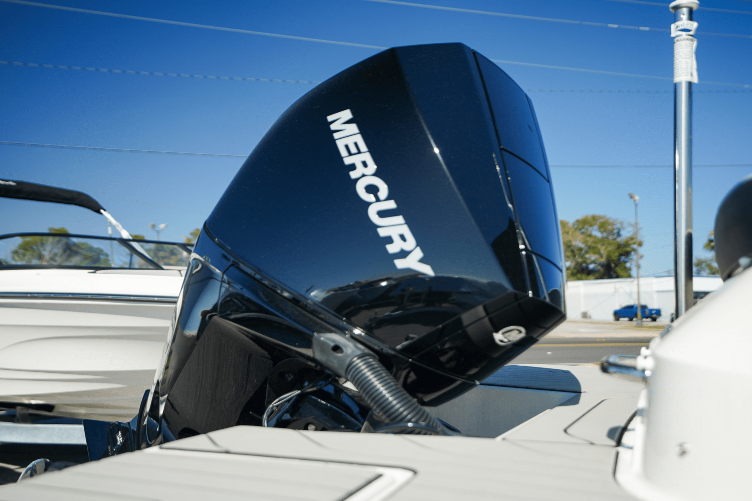 Slide: The Image of Sea Ray SPX 210 Outboard 2025 - 10