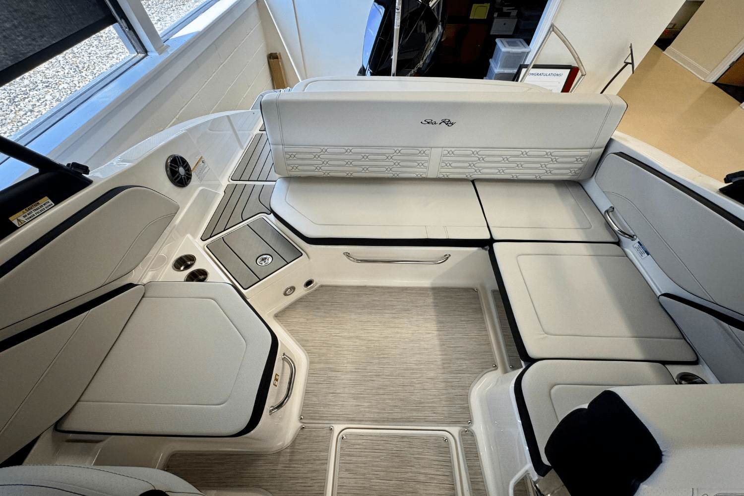 Slide: The Image of Sea Ray SPX 210 Outboard 2025 - 10