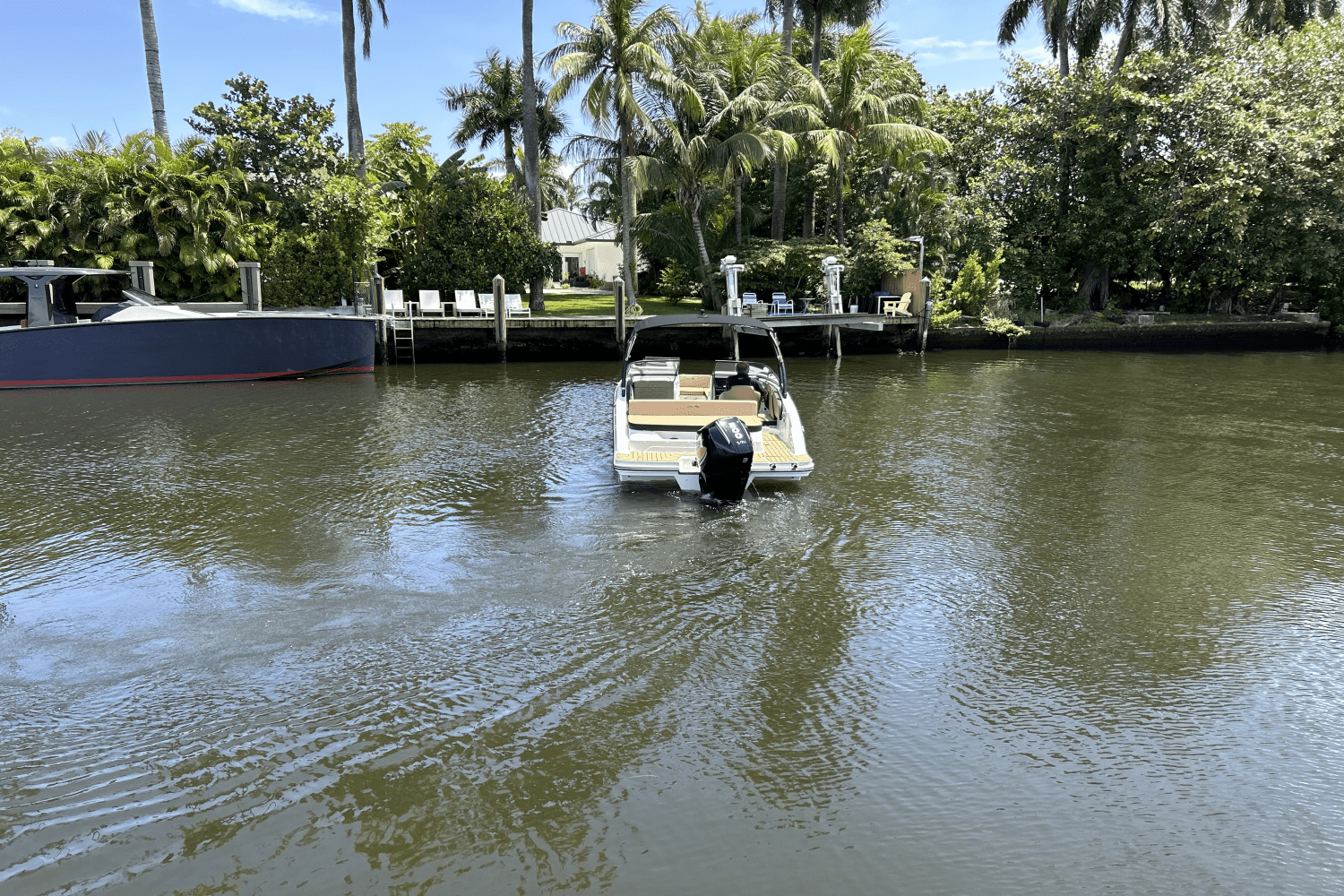 Slide: The Image of Sea Ray SPX 210 Outboard 2025 - 10