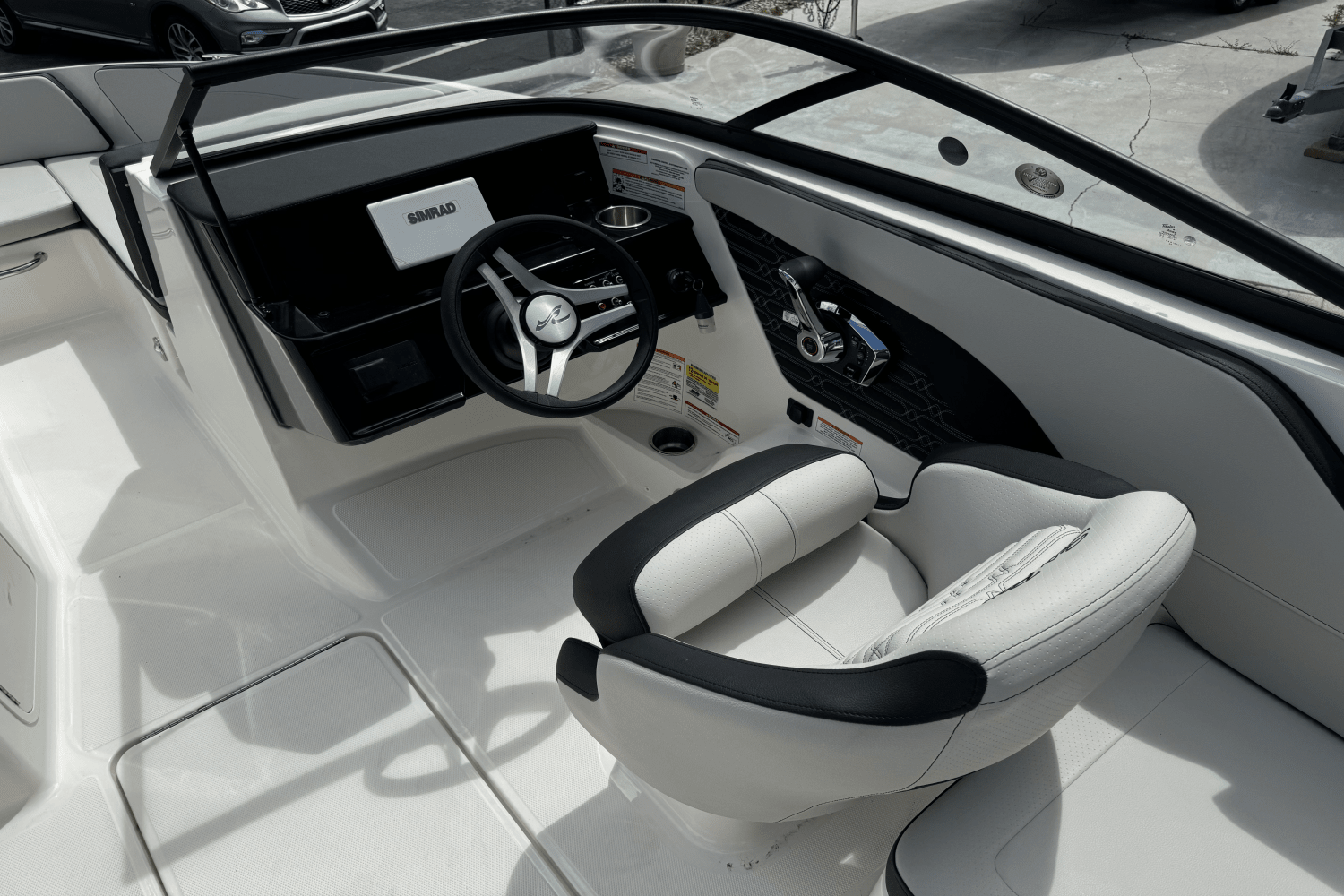 Slide: The Image of Sea Ray SPX 210 Outboard 2025 - 10