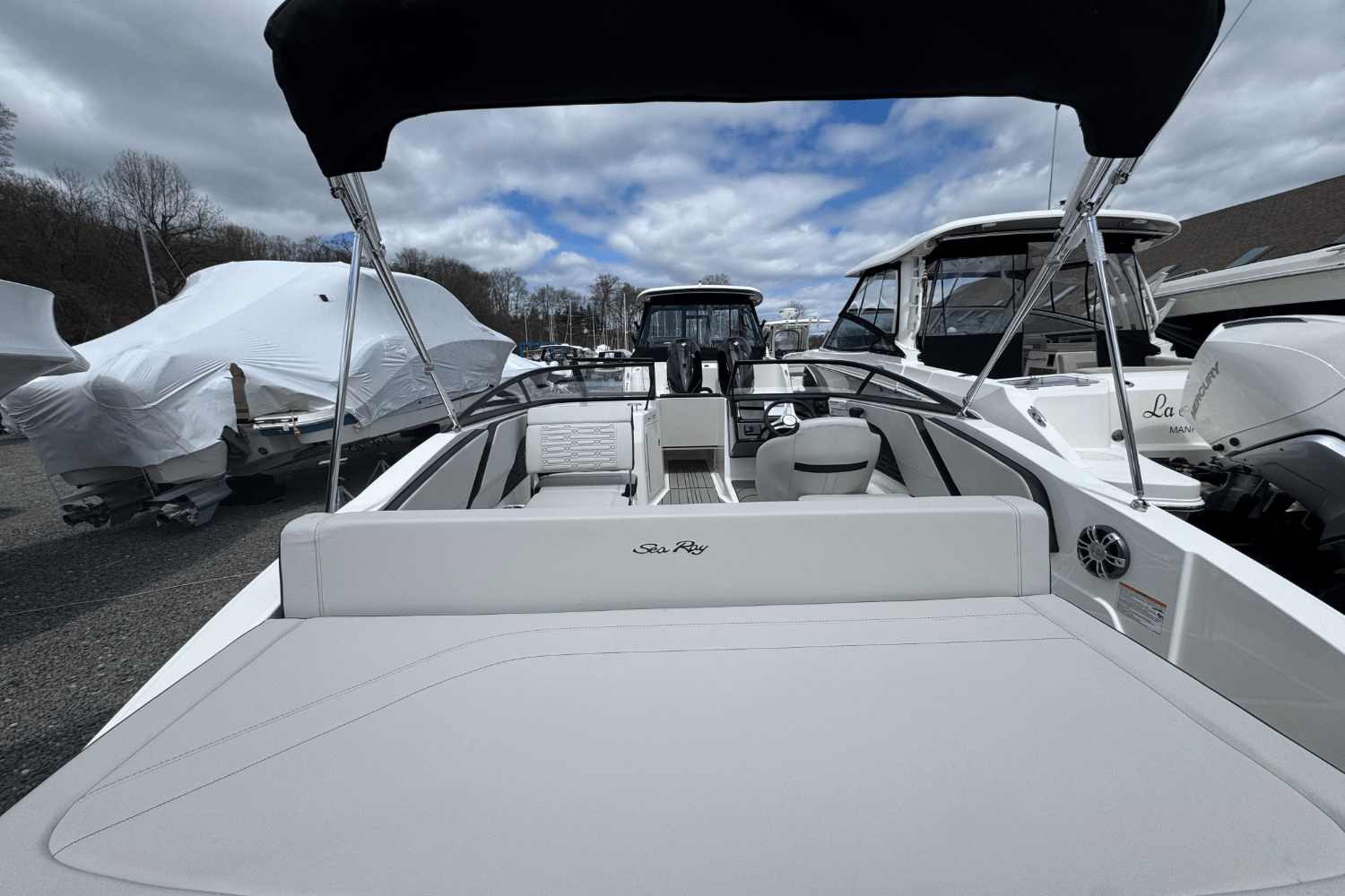 Slide: The Image of Sea Ray SPX 210 Outboard 2025 - 10