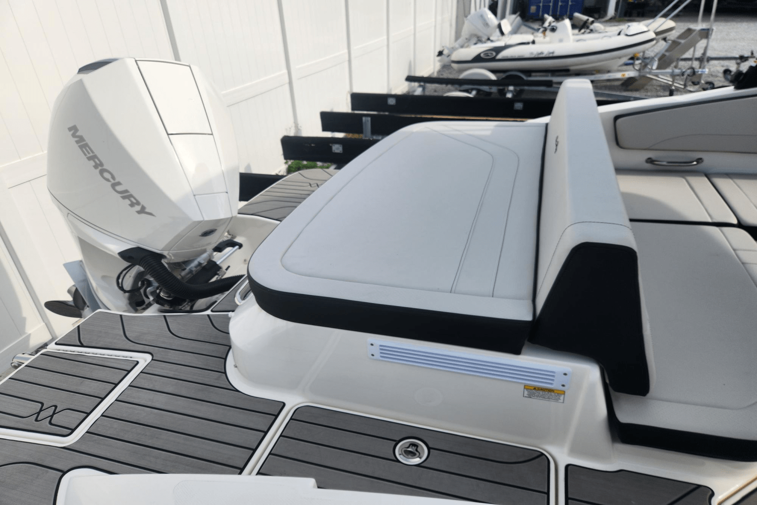 Slide: The Image of Sea Ray SPX 210 Outboard 2025 - 10