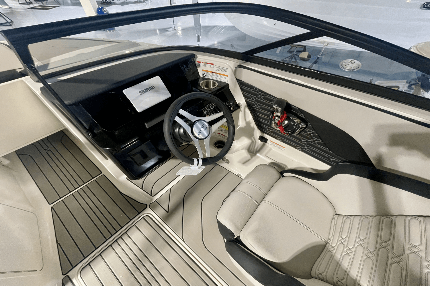 Slide: The Image of Sea Ray SPX 210 Outboard 2025 - 10