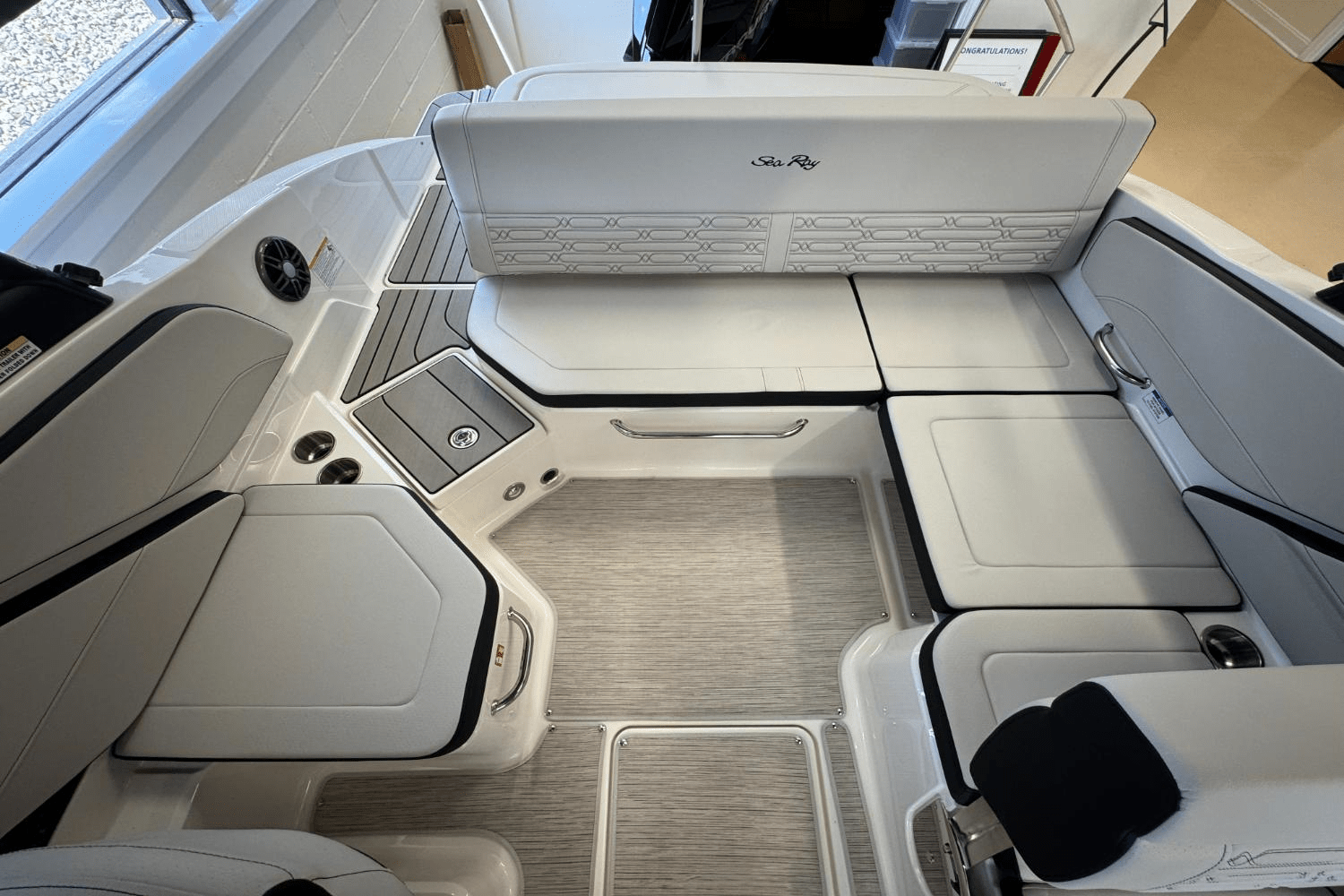 Slide: The Image of Sea Ray SPX 210 Outboard 2025 - 11