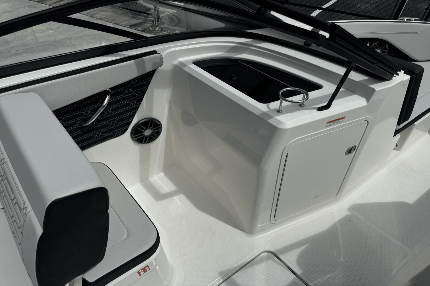 Slide: The Image of Sea Ray SPX 210 Outboard 2025 - 11