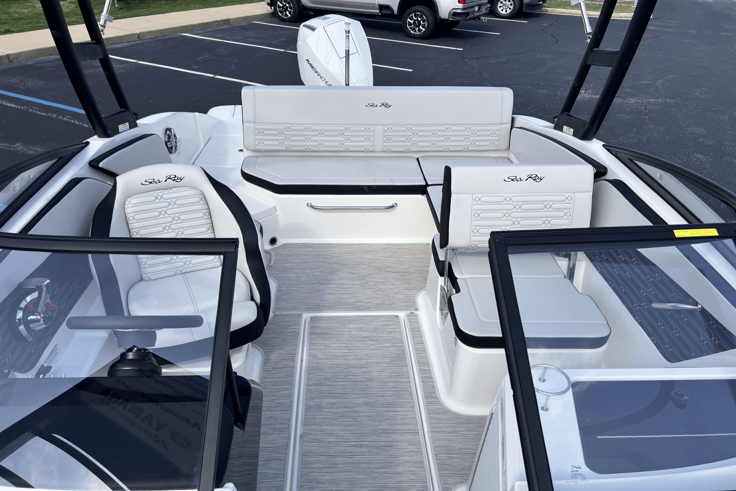 Slide: The Image of Sea Ray SPX 210 Outboard 2025 - 11