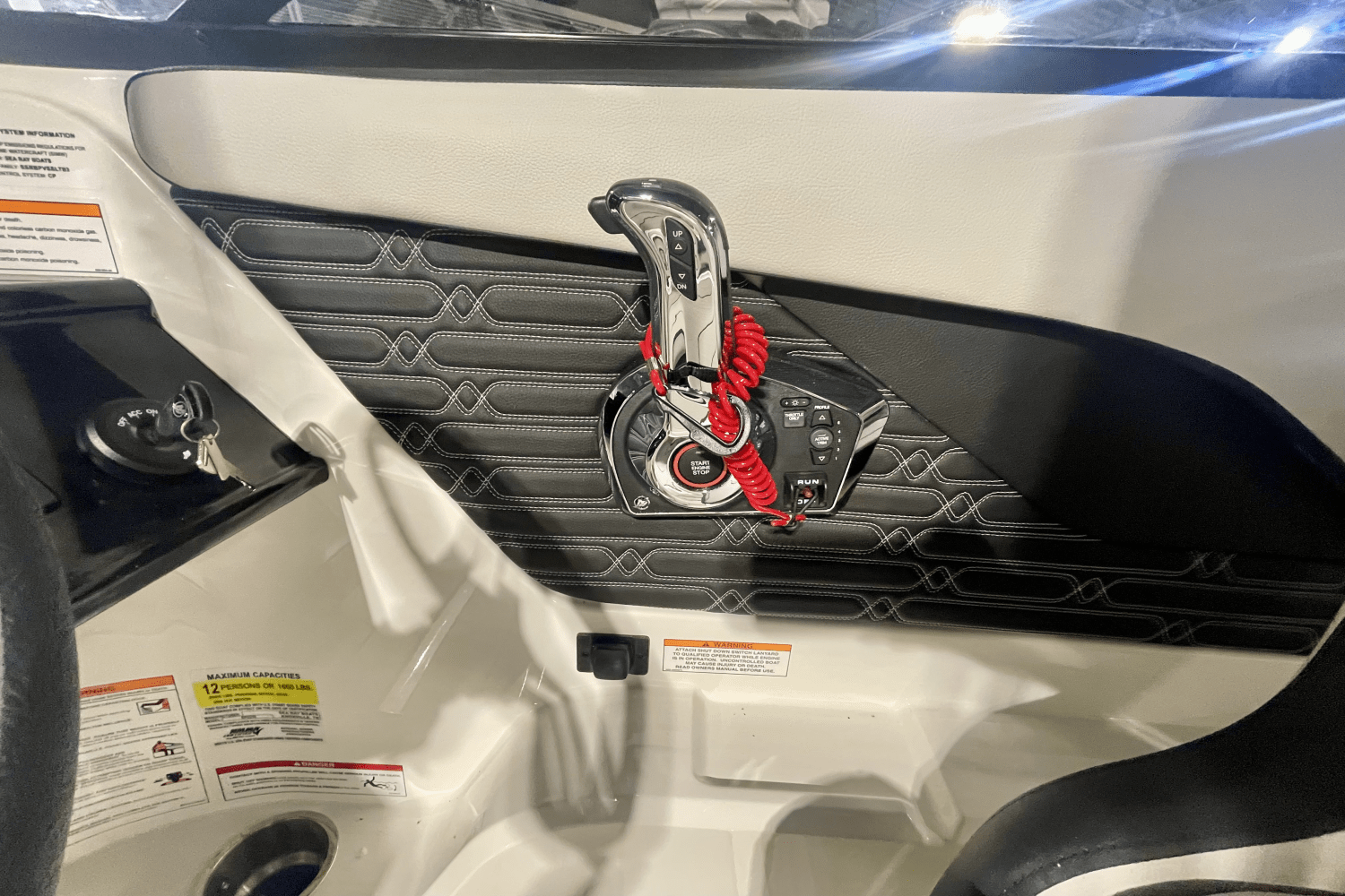 Slide: The Image of Sea Ray SPX 210 Outboard 2025 - 11