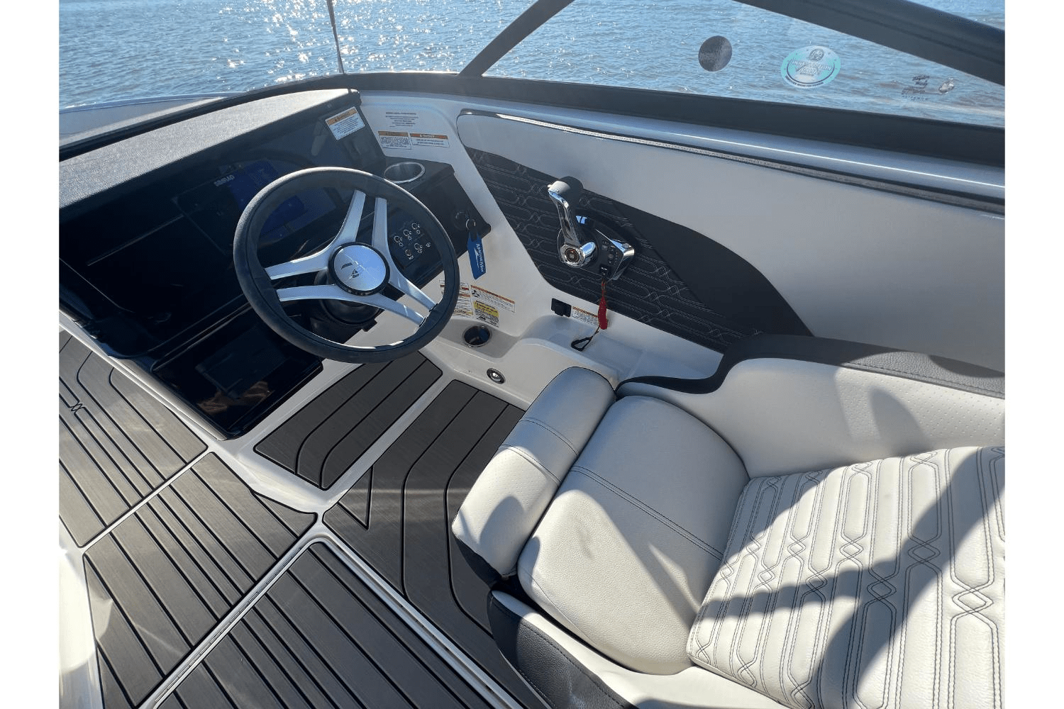 Slide: The Image of Sea Ray SPX 210 Outboard 2025 - 11