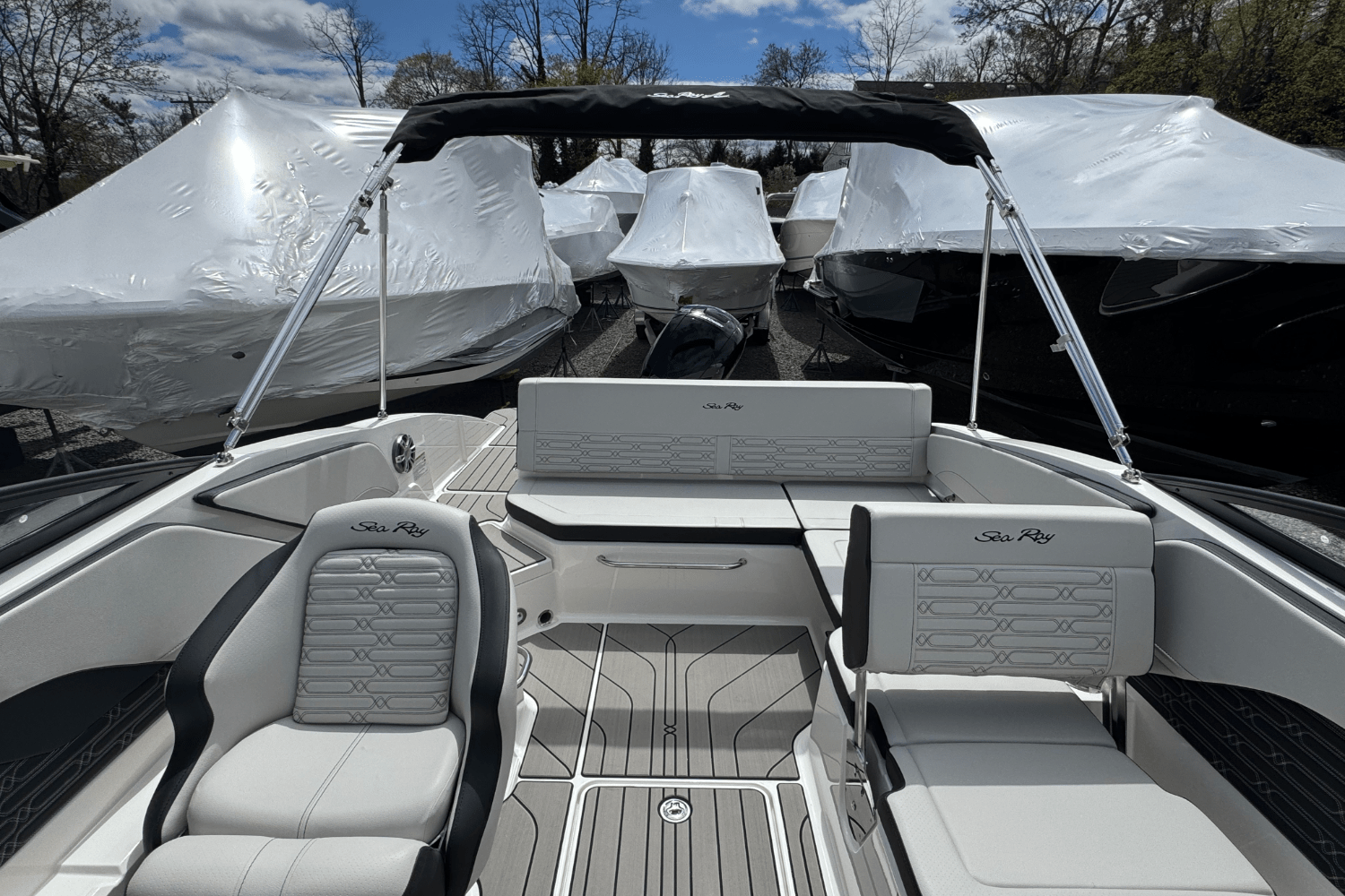 Slide: The Image of Sea Ray SPX 210 Outboard 2025 - 11