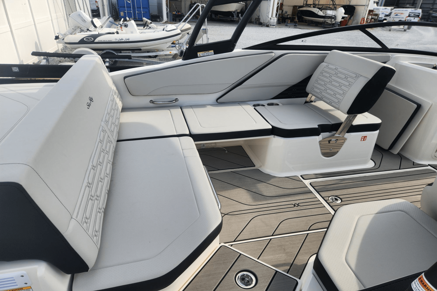 Slide: The Image of Sea Ray SPX 210 Outboard 2025 - 11