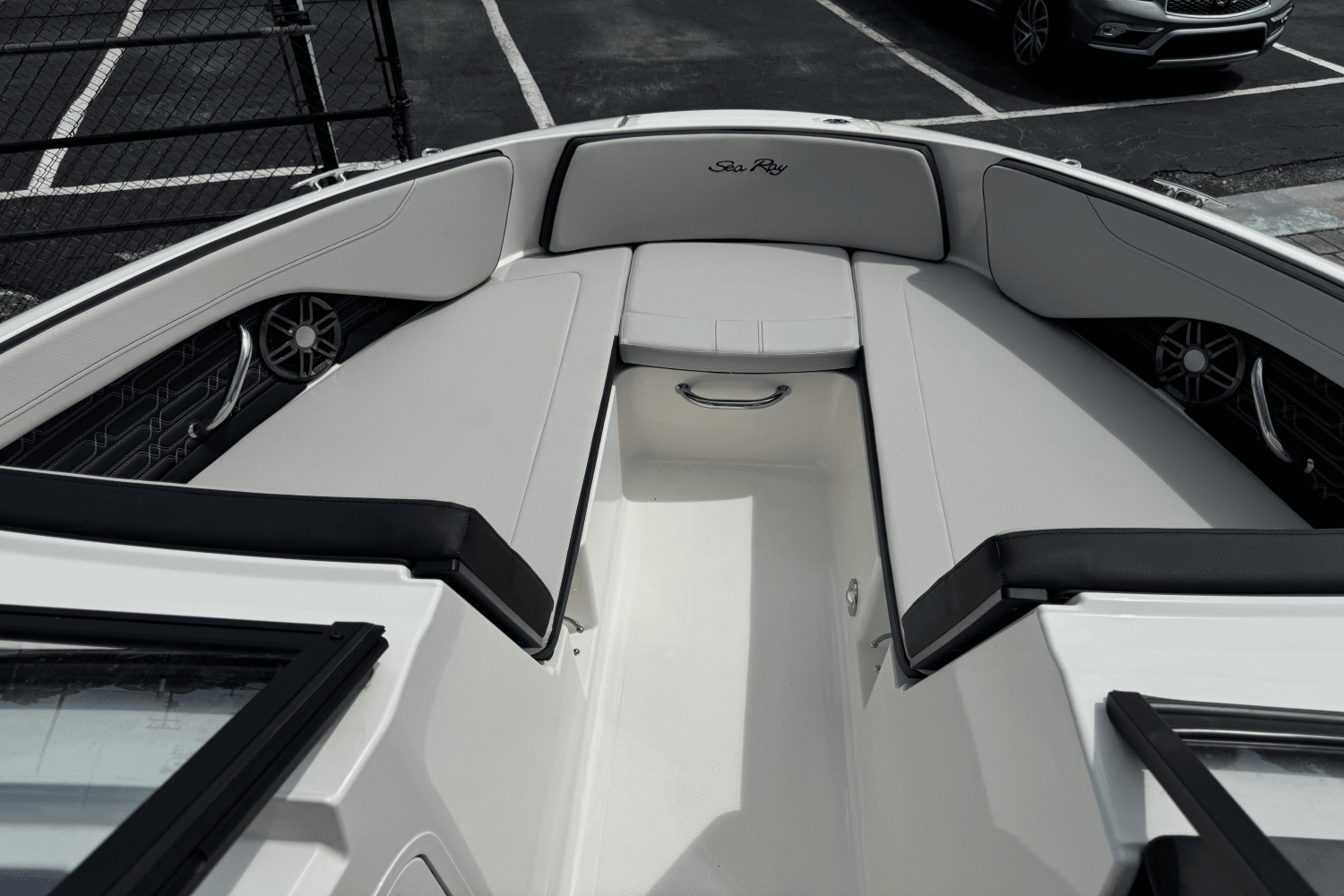 Slide: The Image of Sea Ray SPX 210 Outboard 2025 - 12