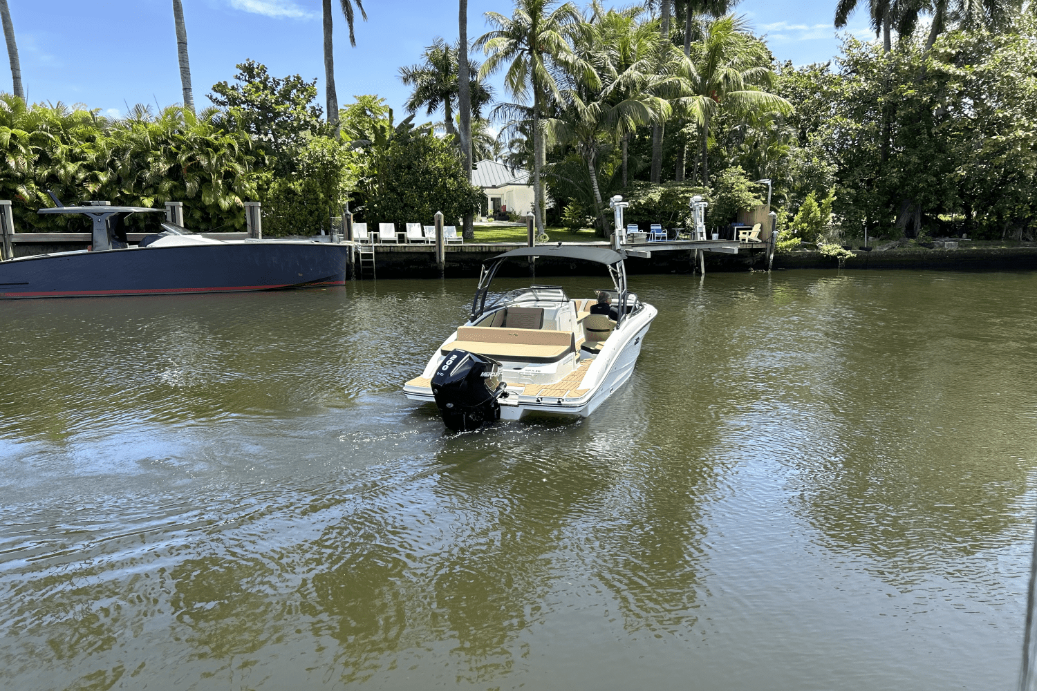 Slide: The Image of Sea Ray SPX 210 Outboard 2025 - 12