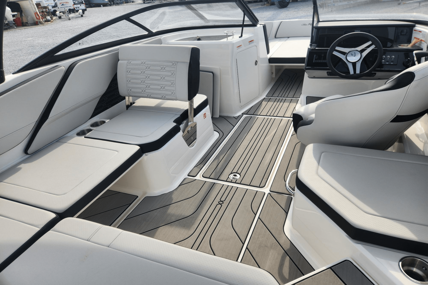 Slide: The Image of Sea Ray SPX 210 Outboard 2025 - 12