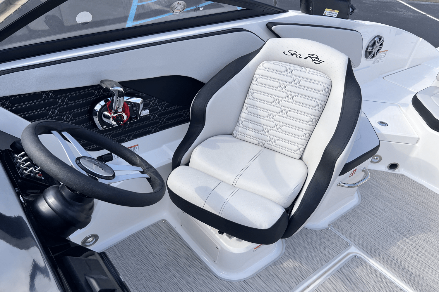 Slide: The Image of Sea Ray SPX 210 Outboard 2025 - 13