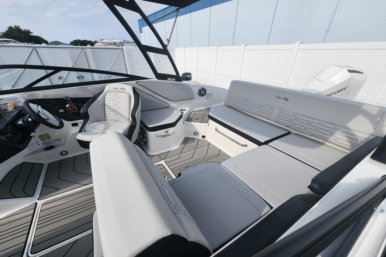 Slide: The Image of Sea Ray SPX 210 Outboard 2025 - 13