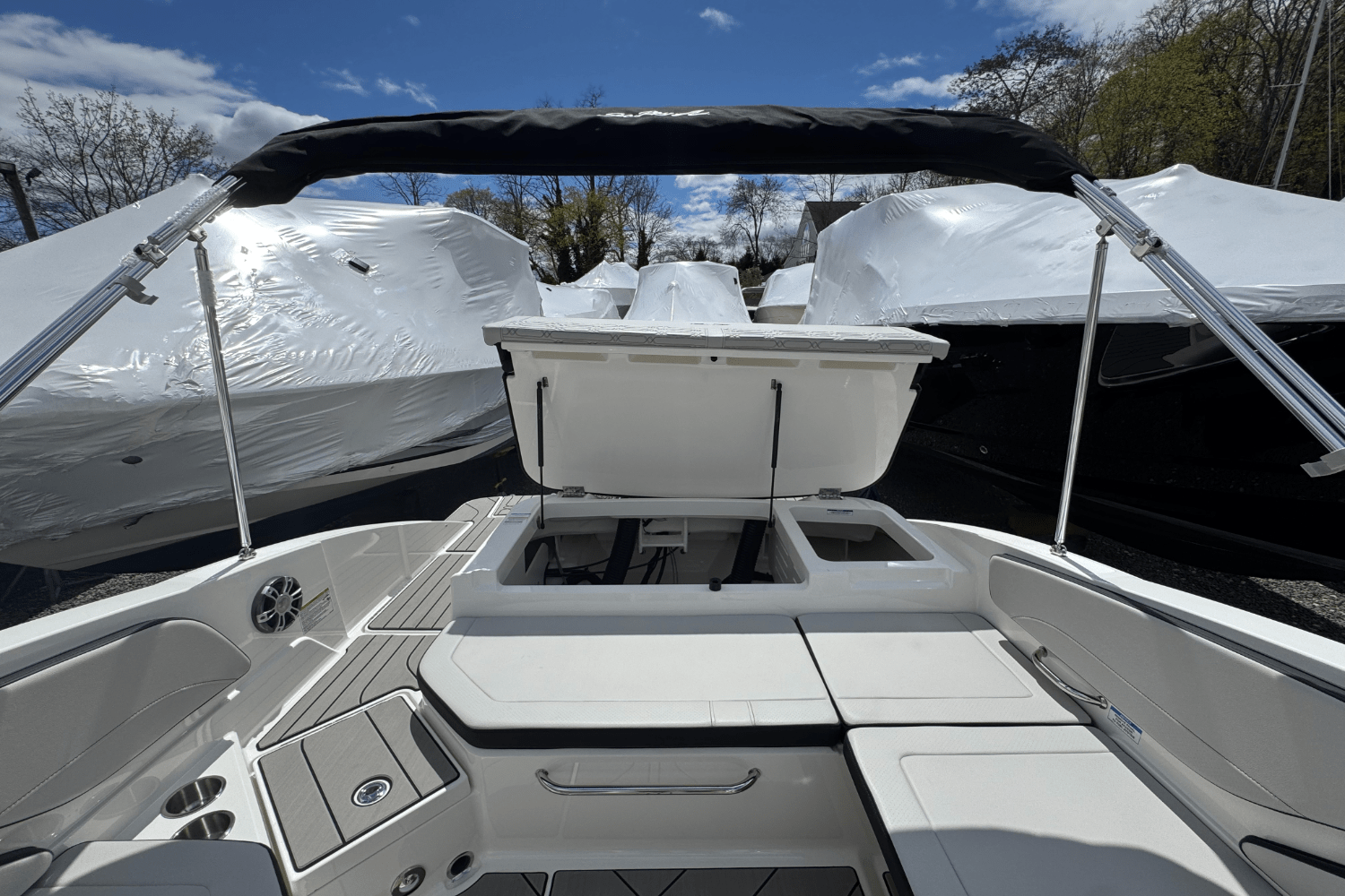 Slide: The Image of Sea Ray SPX 210 Outboard 2025 - 13