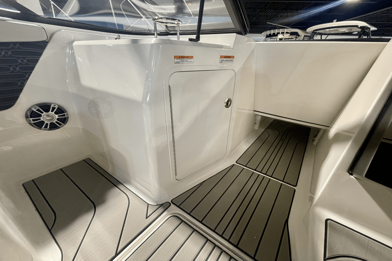 Slide: The Image of Sea Ray SPX 210 Outboard 2025 - 13