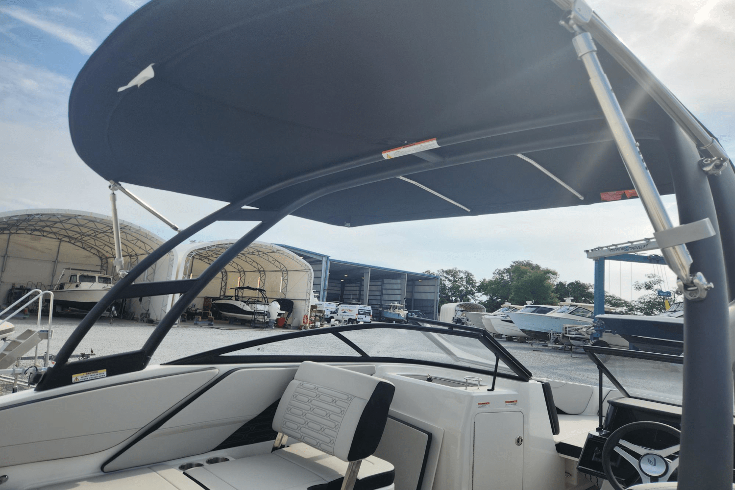 Slide: The Image of Sea Ray SPX 210 Outboard 2025 - 14