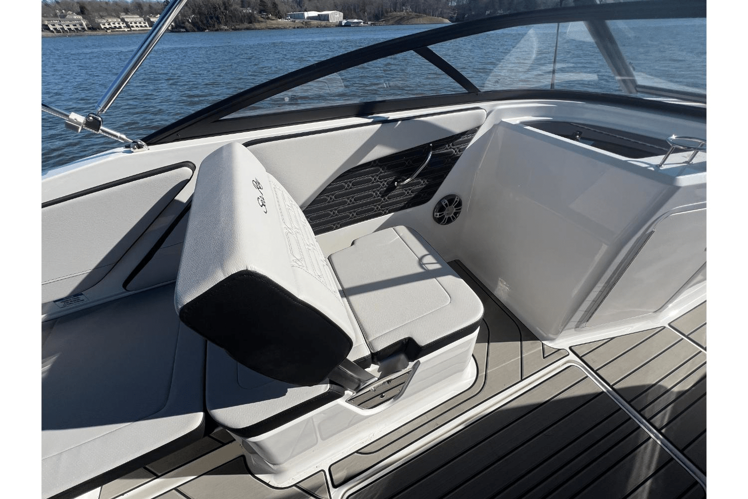 Slide: The Image of Sea Ray SPX 210 Outboard 2025 - 14