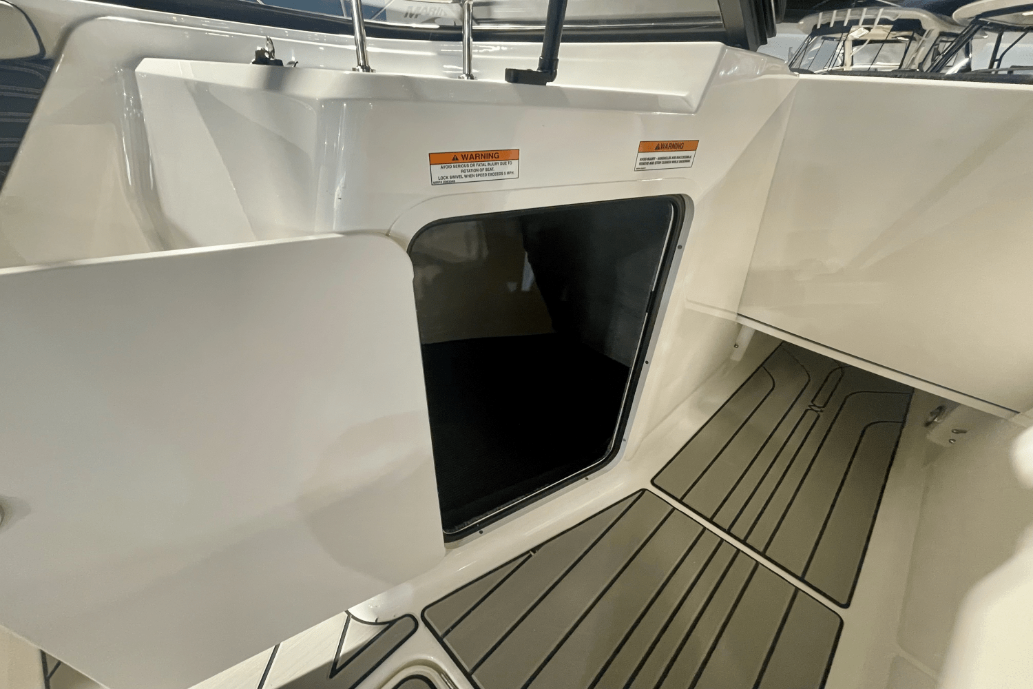 Slide: The Image of Sea Ray SPX 210 Outboard 2025 - 14