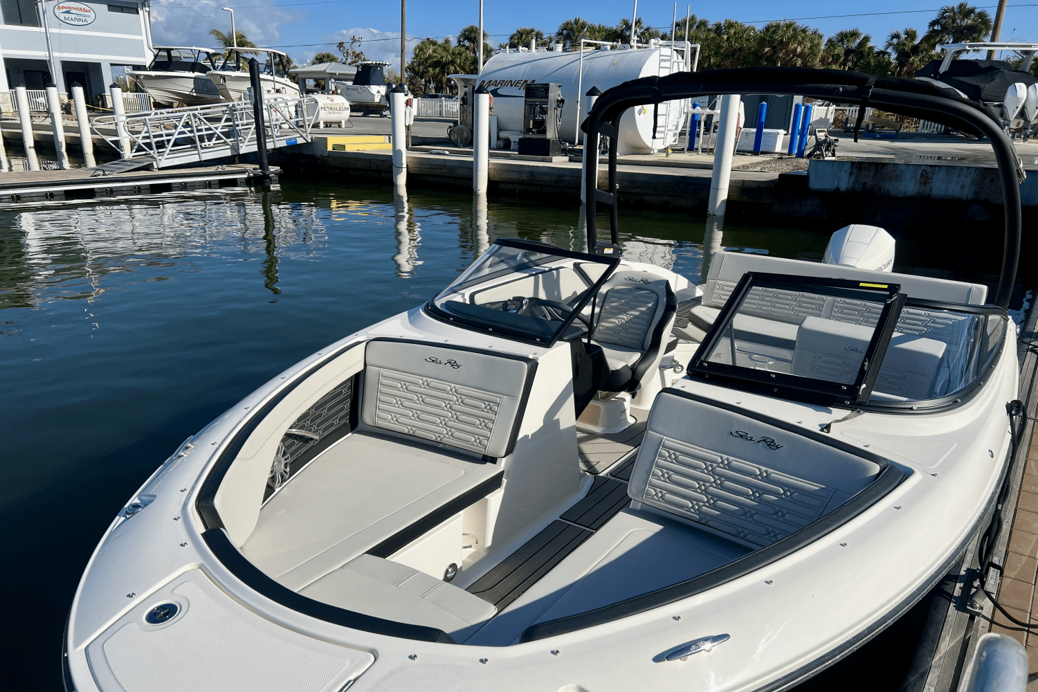 Slide: The Image of Sea Ray SPX 210 Outboard 2025 - 14