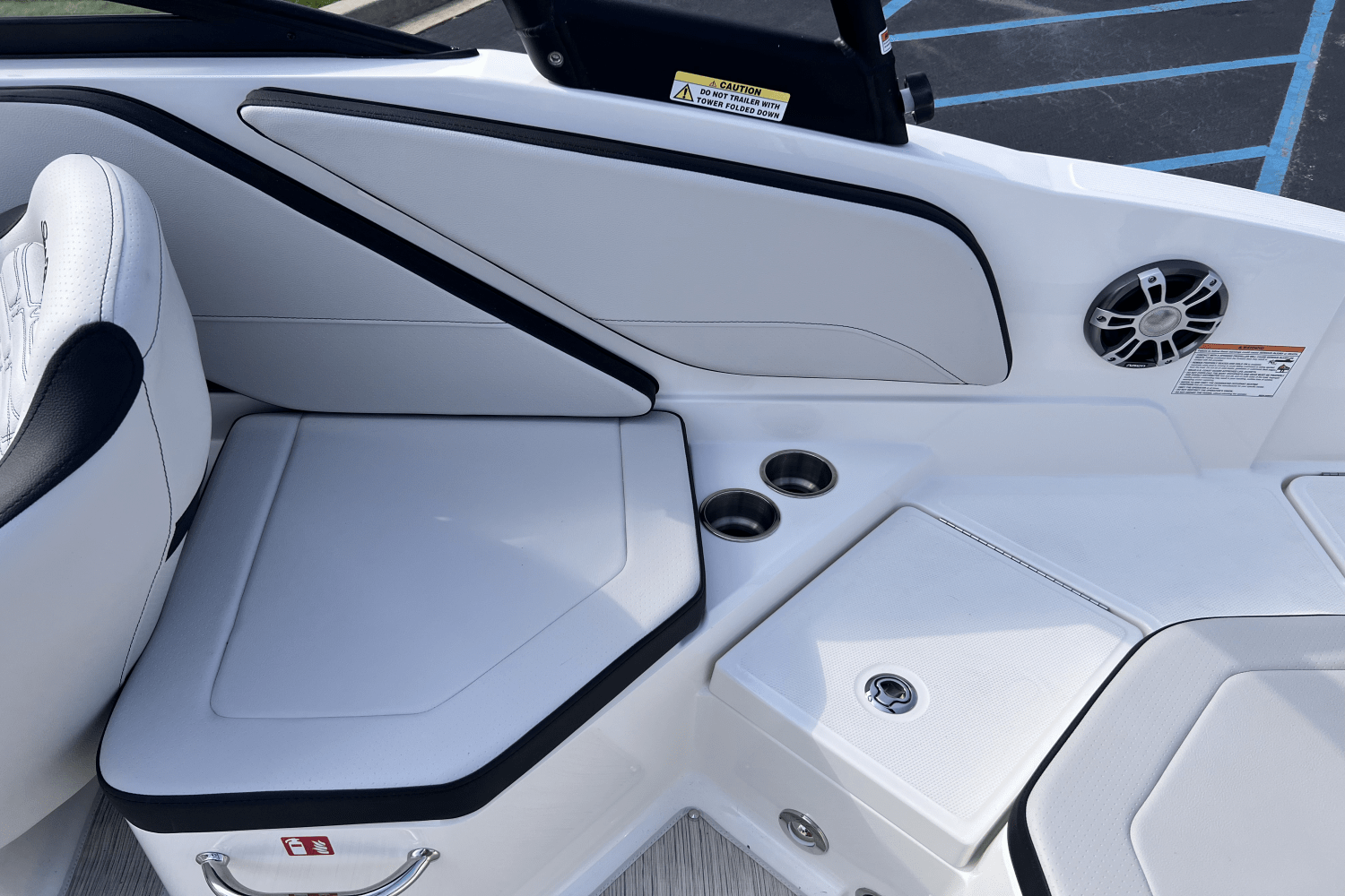 Slide: The Image of Sea Ray SPX 210 Outboard 2025 - 15