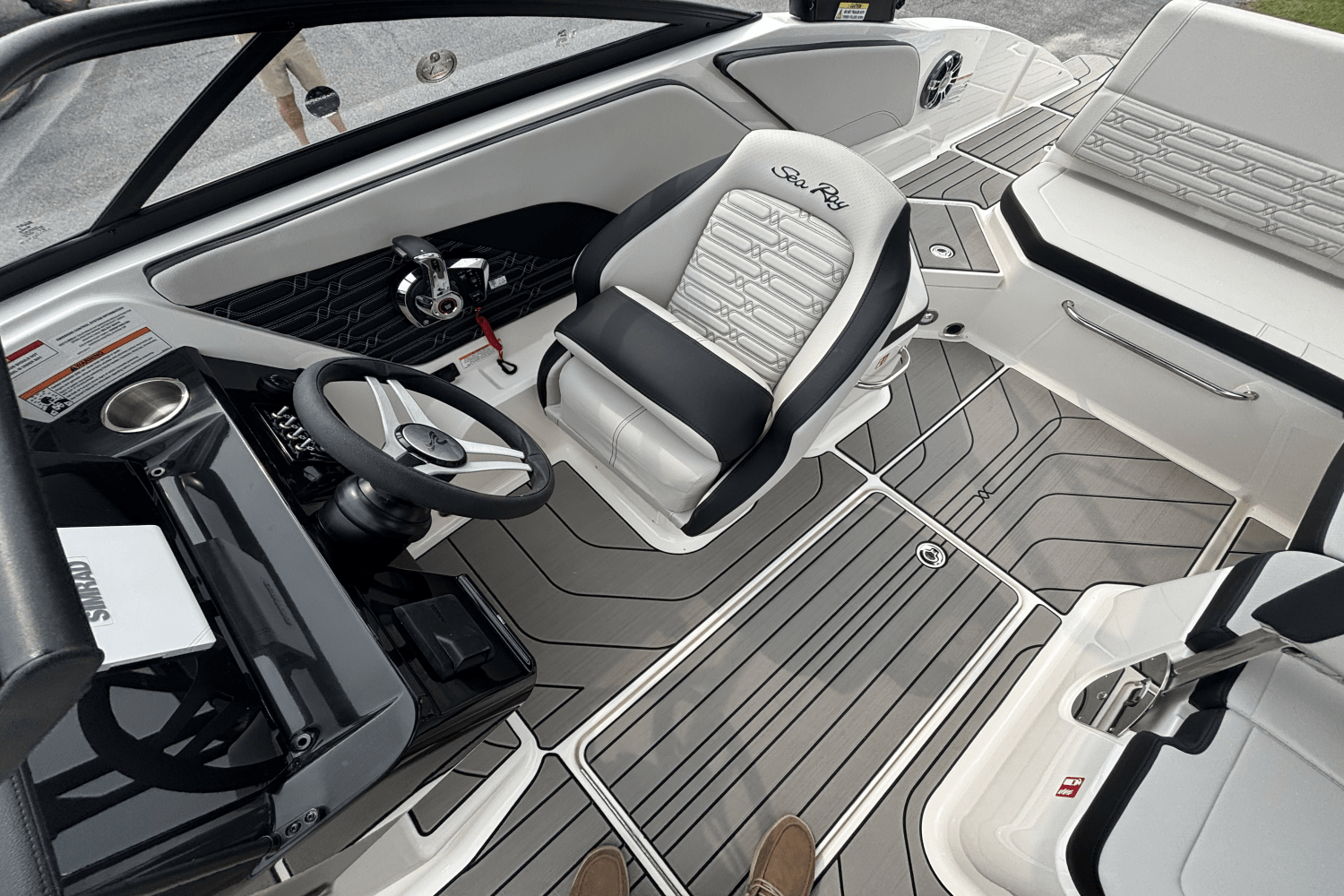 Slide: The Image of Sea Ray SPX 210 Outboard 2025 - 15