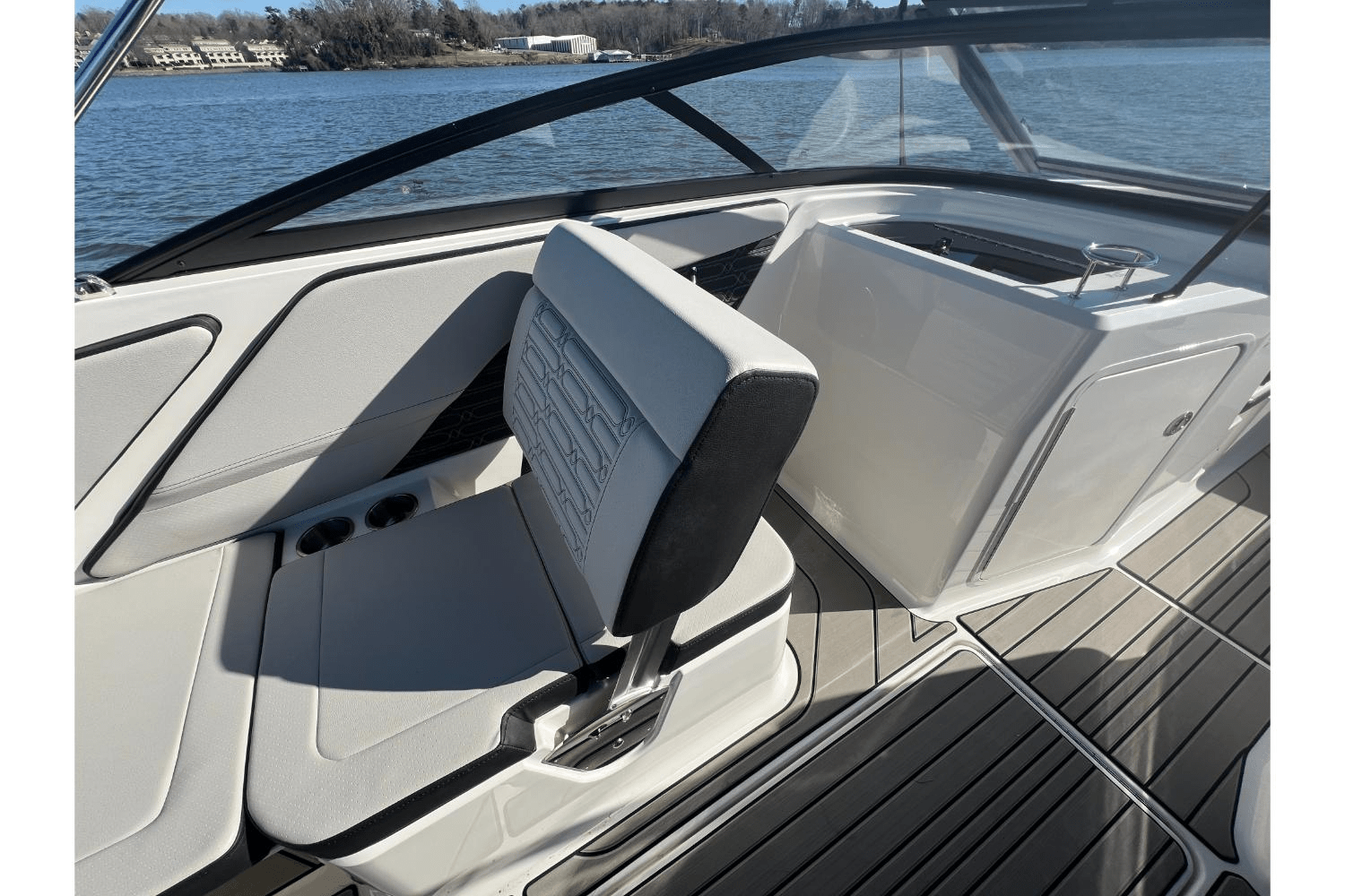 Slide: The Image of Sea Ray SPX 210 Outboard 2025 - 15