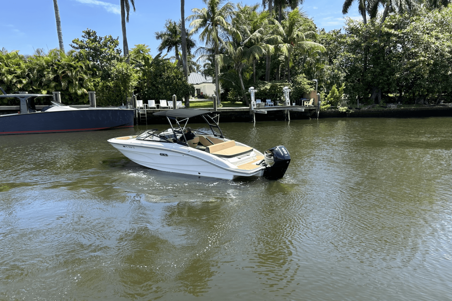 Slide: The Image of Sea Ray SPX 210 Outboard 2025 - 16