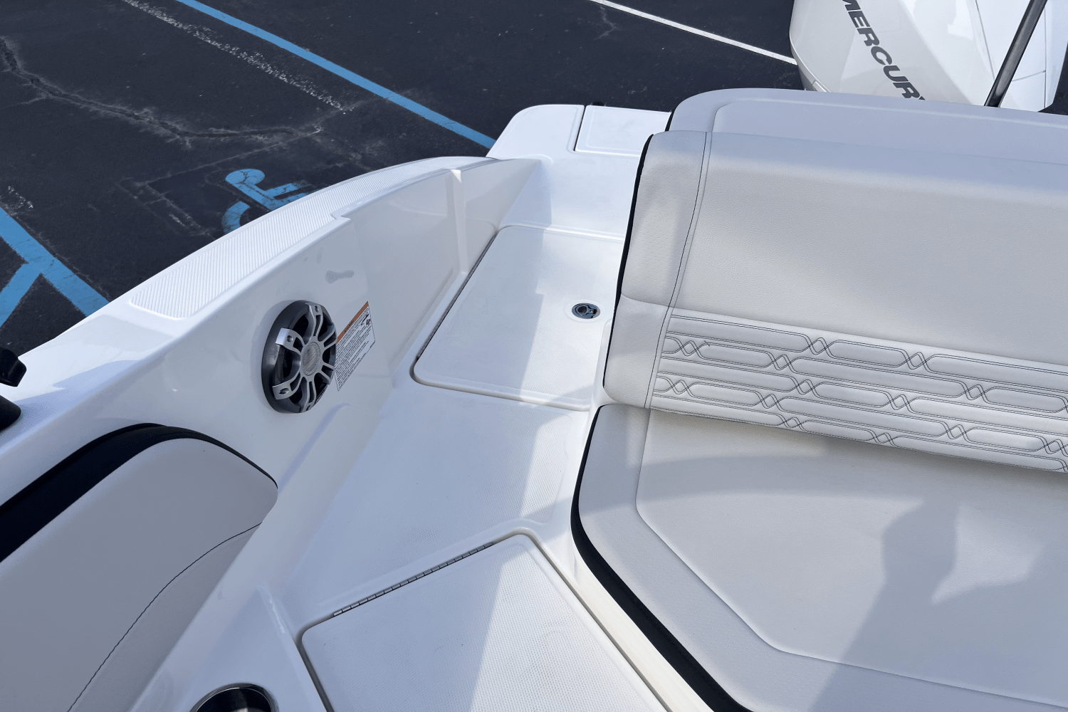 Slide: The Image of Sea Ray SPX 210 Outboard 2025 - 16