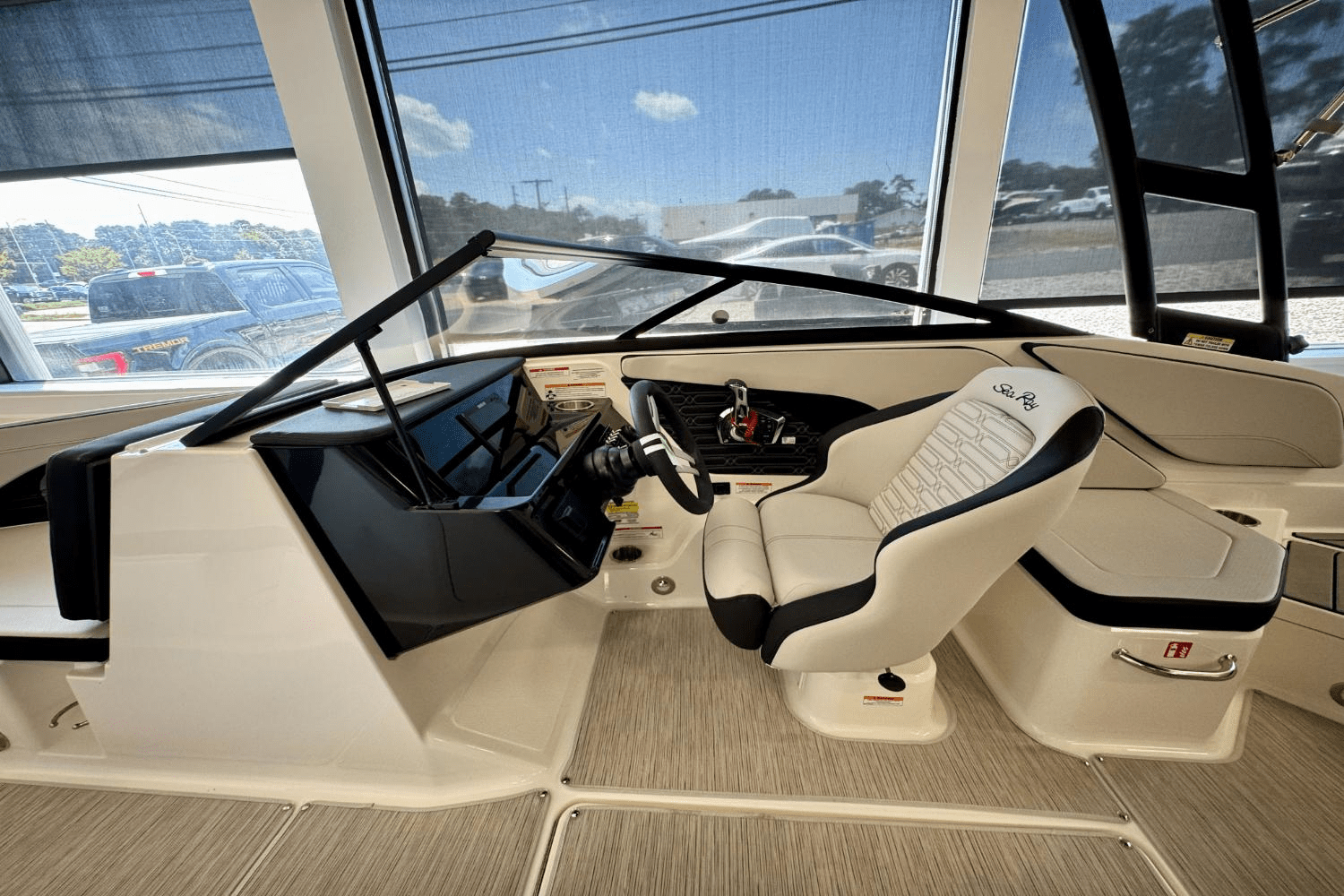 Slide: The Image of Sea Ray SPX 210 Outboard 2025 - 16