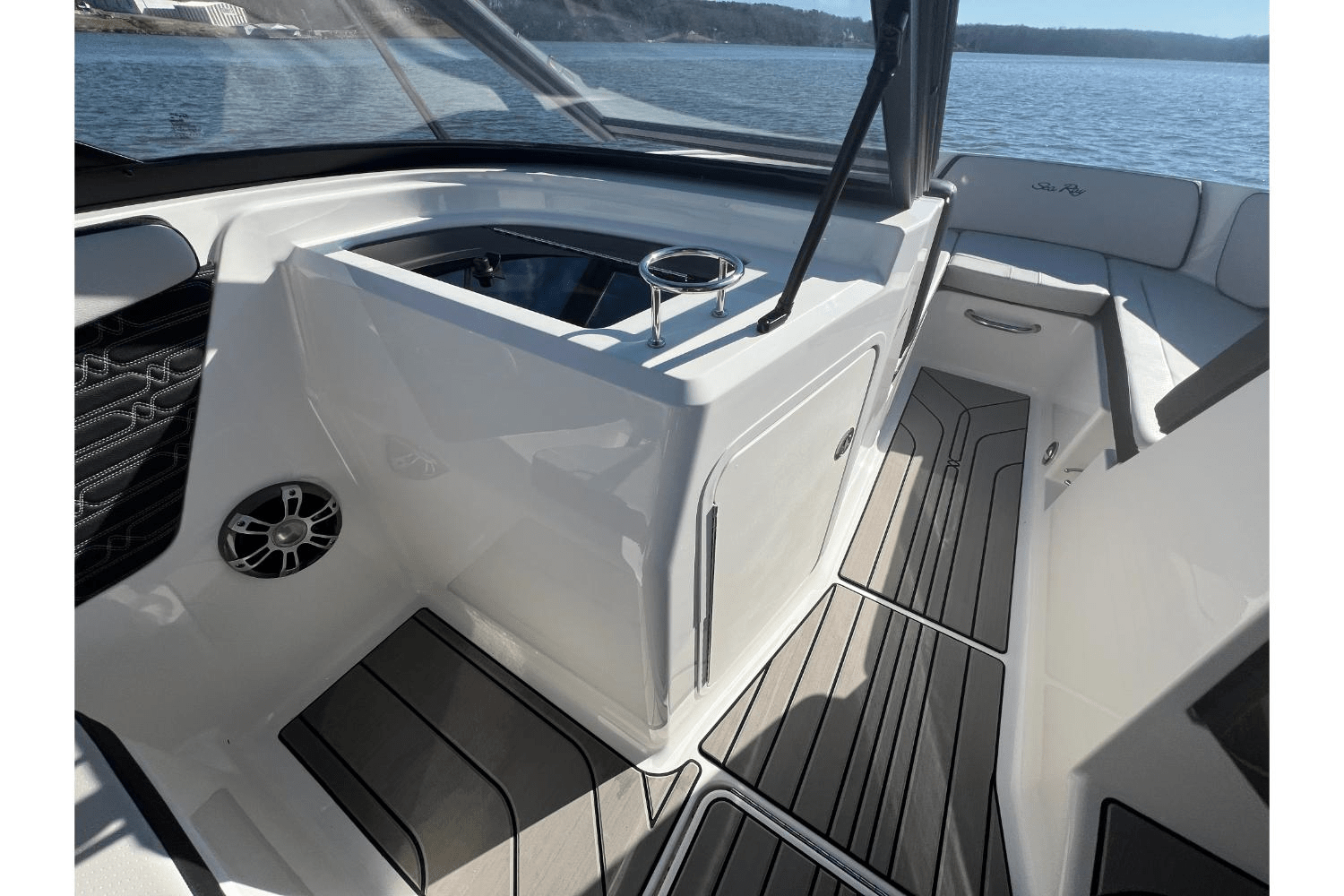 Slide: The Image of Sea Ray SPX 210 Outboard 2025 - 16