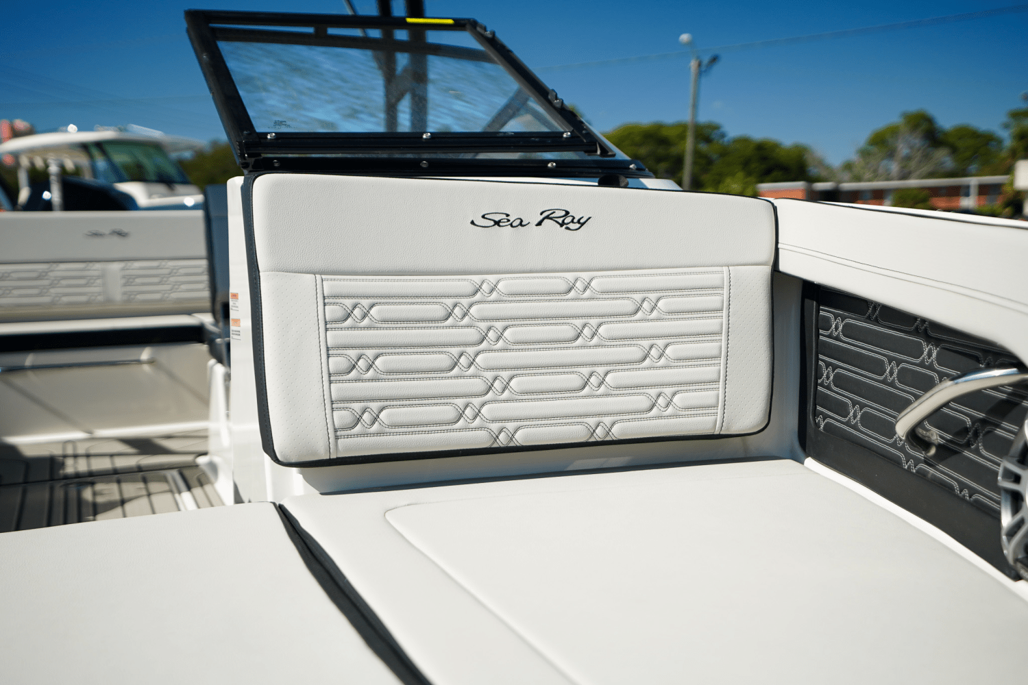 Slide: The Image of Sea Ray SPX 210 Outboard 2025 - 17