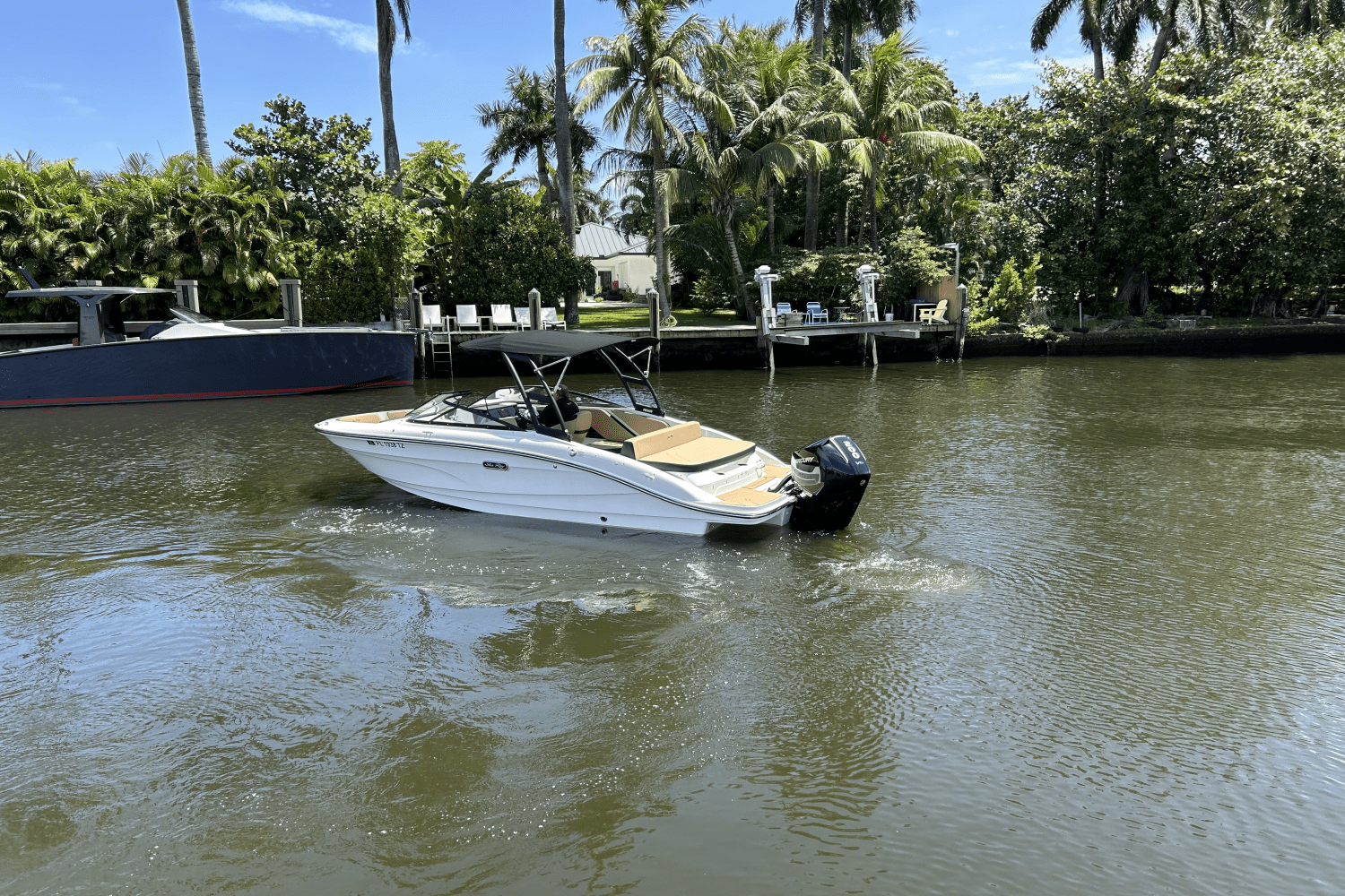 Slide: The Image of Sea Ray SPX 210 Outboard 2025 - 17