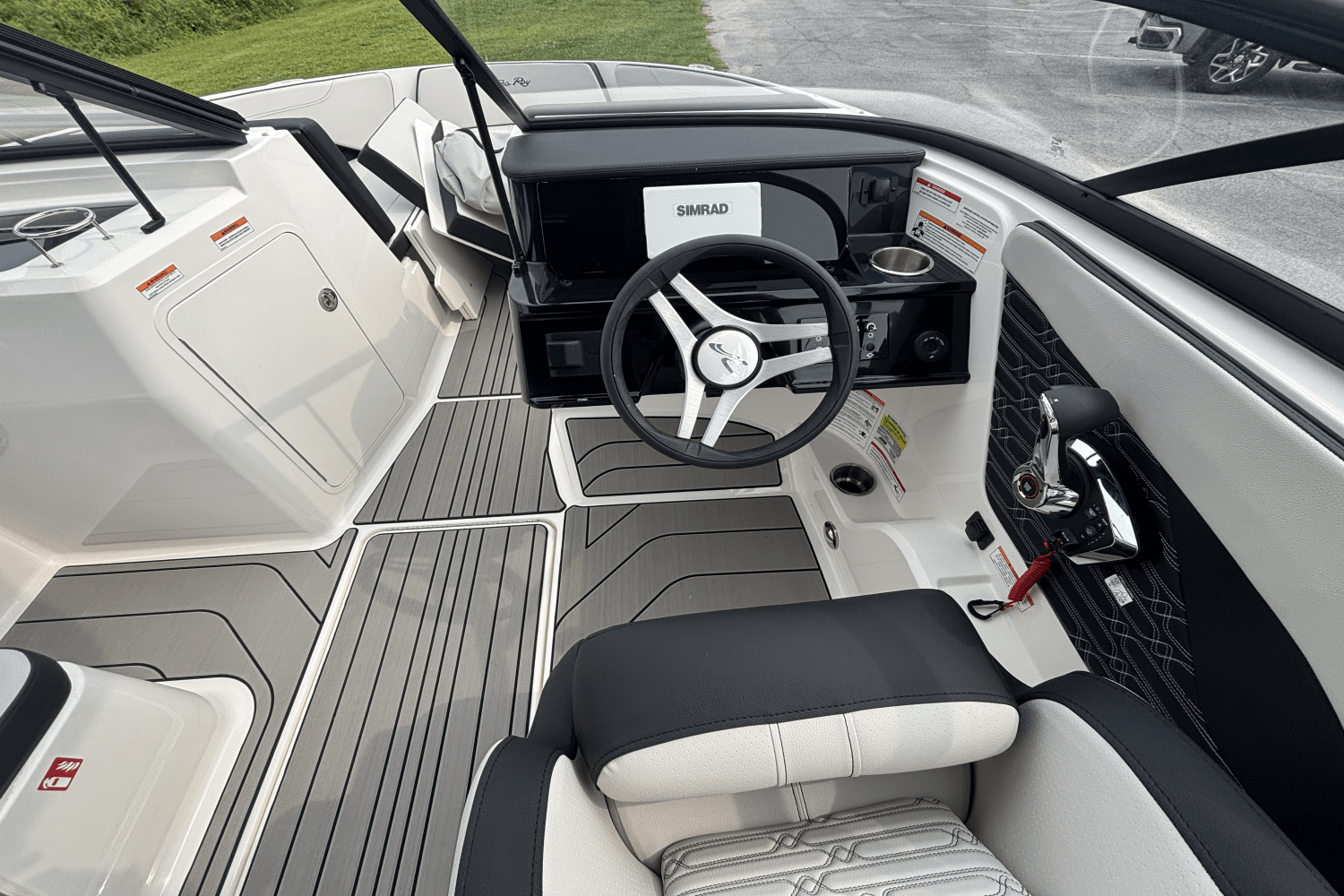 Slide: The Image of Sea Ray SPX 210 Outboard 2025 - 17