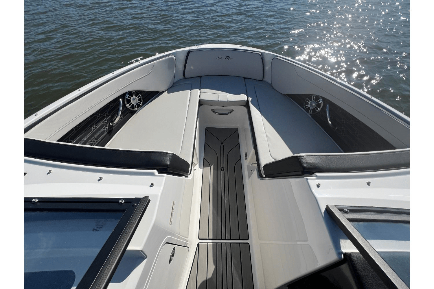 Slide: The Image of Sea Ray SPX 210 Outboard 2025 - 17