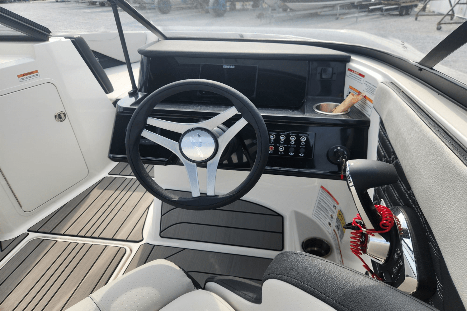 Slide: The Image of Sea Ray SPX 210 Outboard 2025 - 17