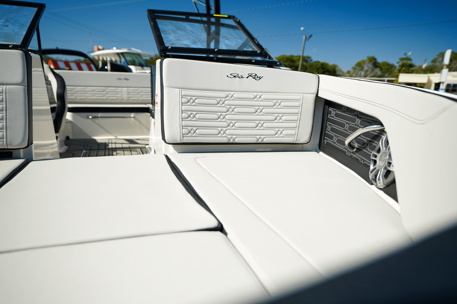 Slide: The Image of Sea Ray SPX 210 Outboard 2025 - 18