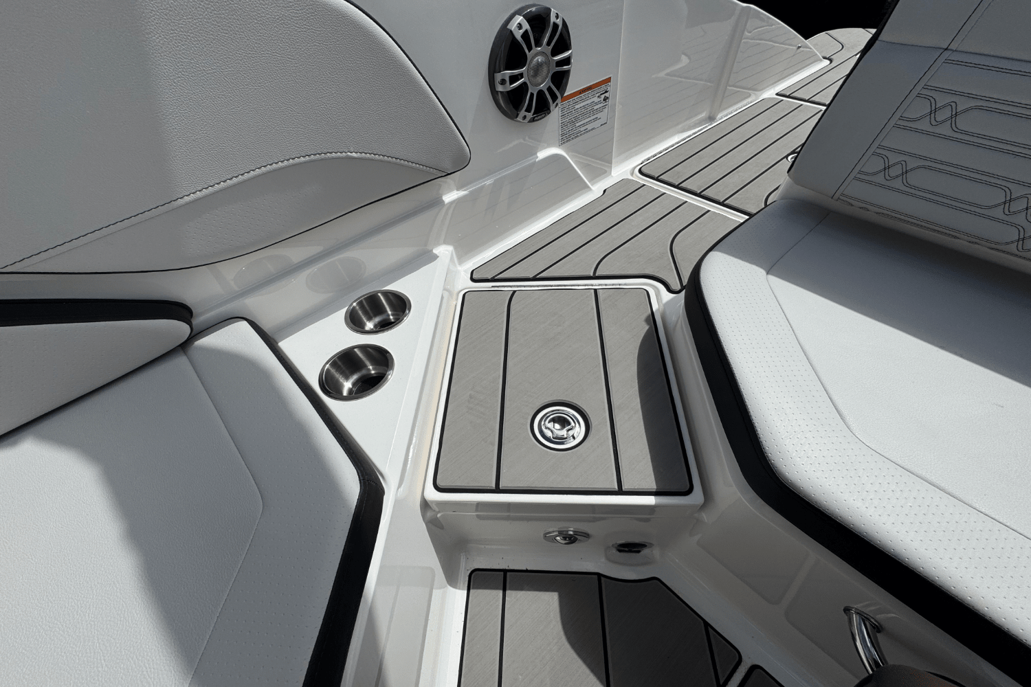 Slide: The Image of Sea Ray SPX 210 Outboard 2025 - 19