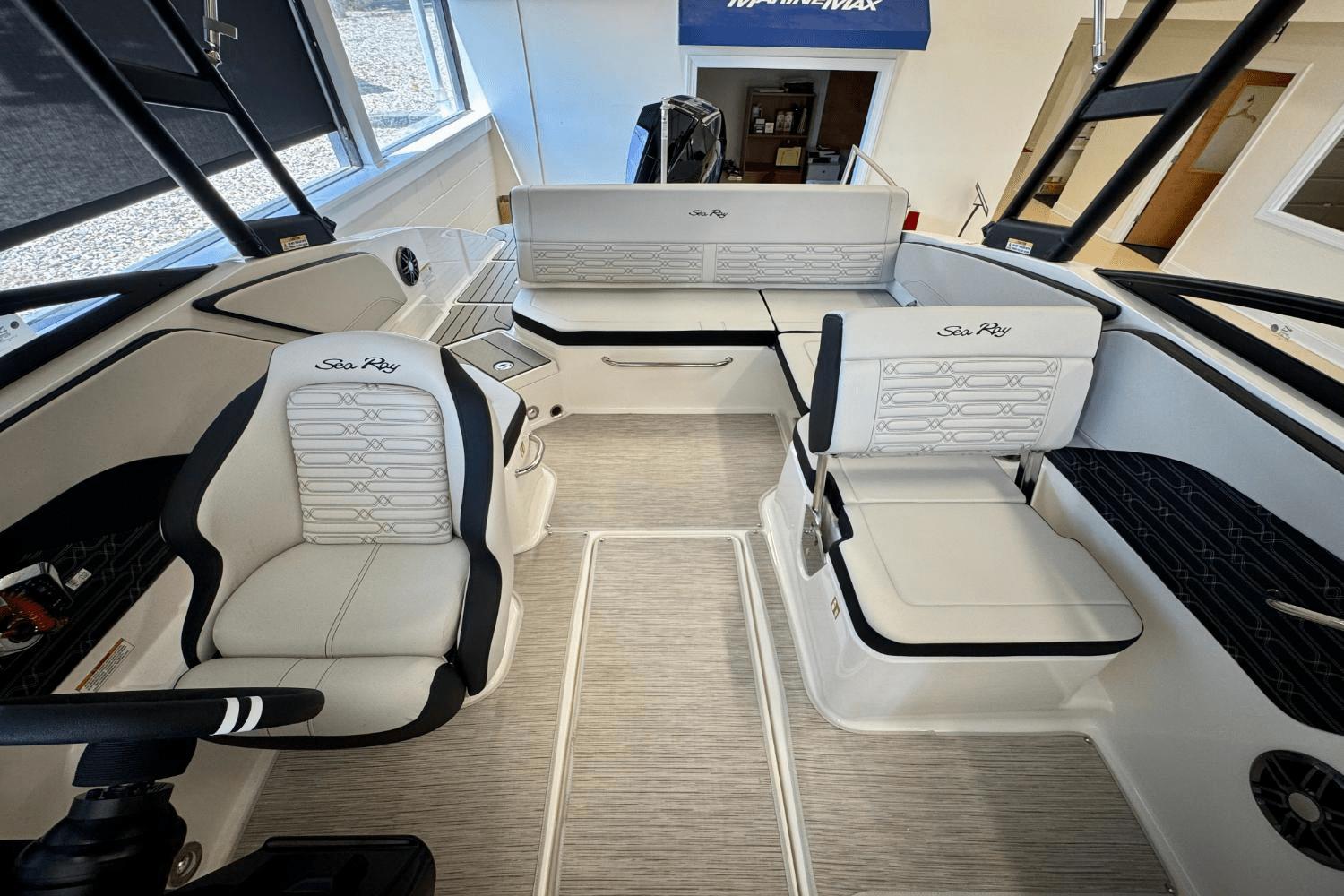 Slide: The Image of Sea Ray SPX 210 Outboard 2025 - 19