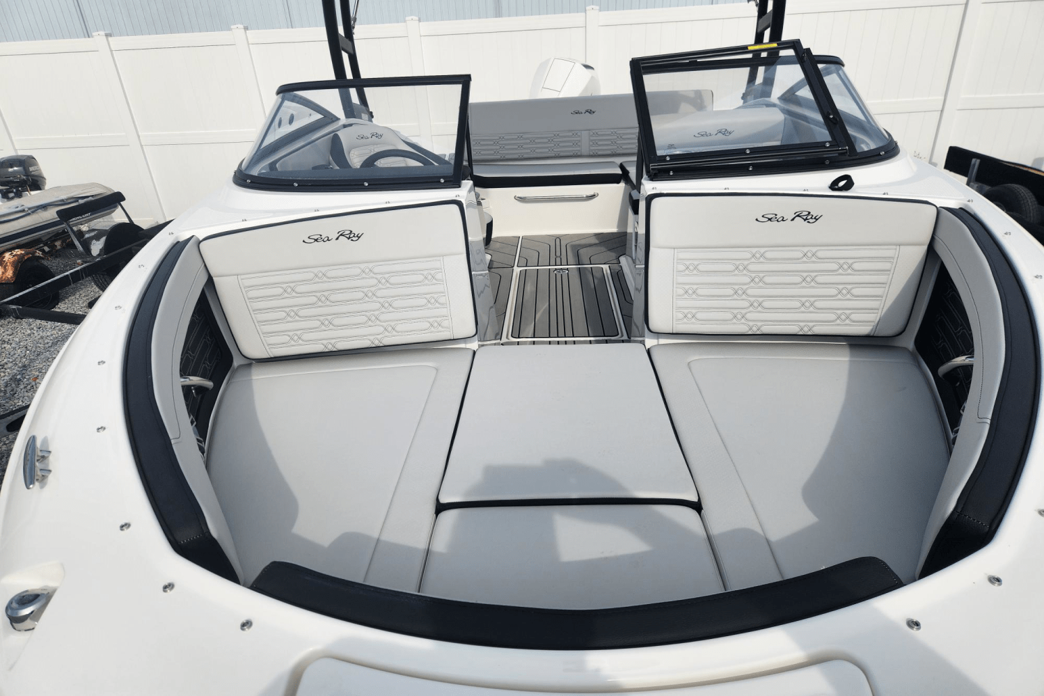 Slide: The Image of Sea Ray SPX 210 Outboard 2025 - 19