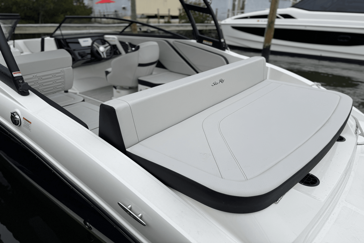 Slide: The Image of Sea Ray SPX 210 Outboard 2025 - 19