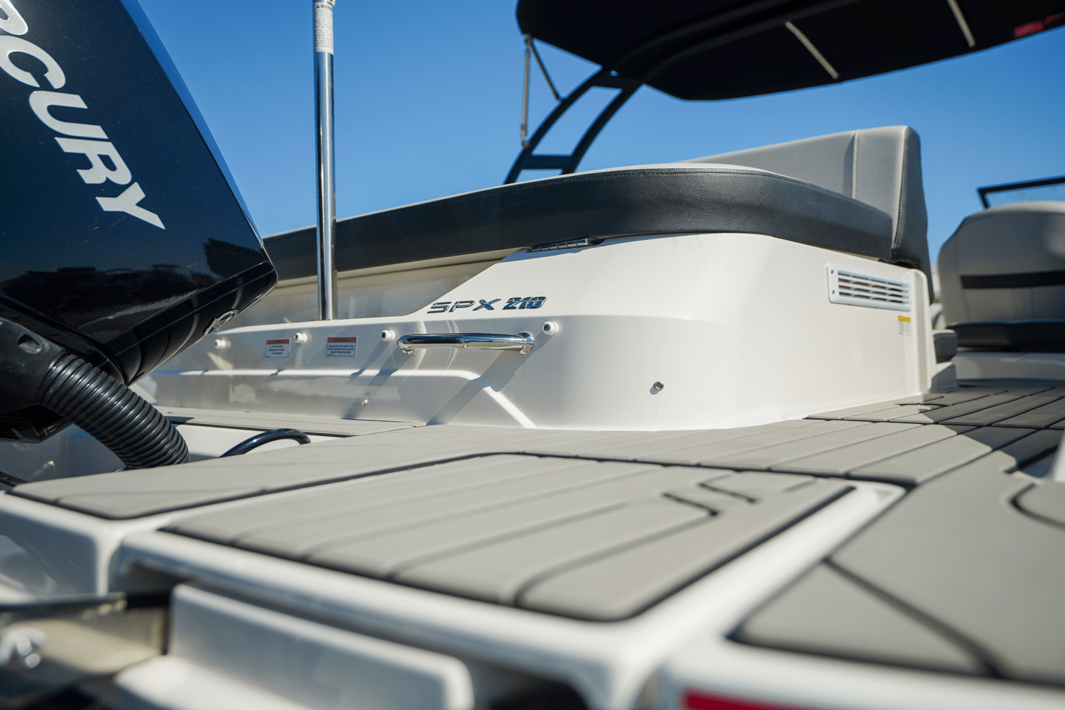Slide: The Image of Sea Ray SPX 210 Outboard 2025 - 19