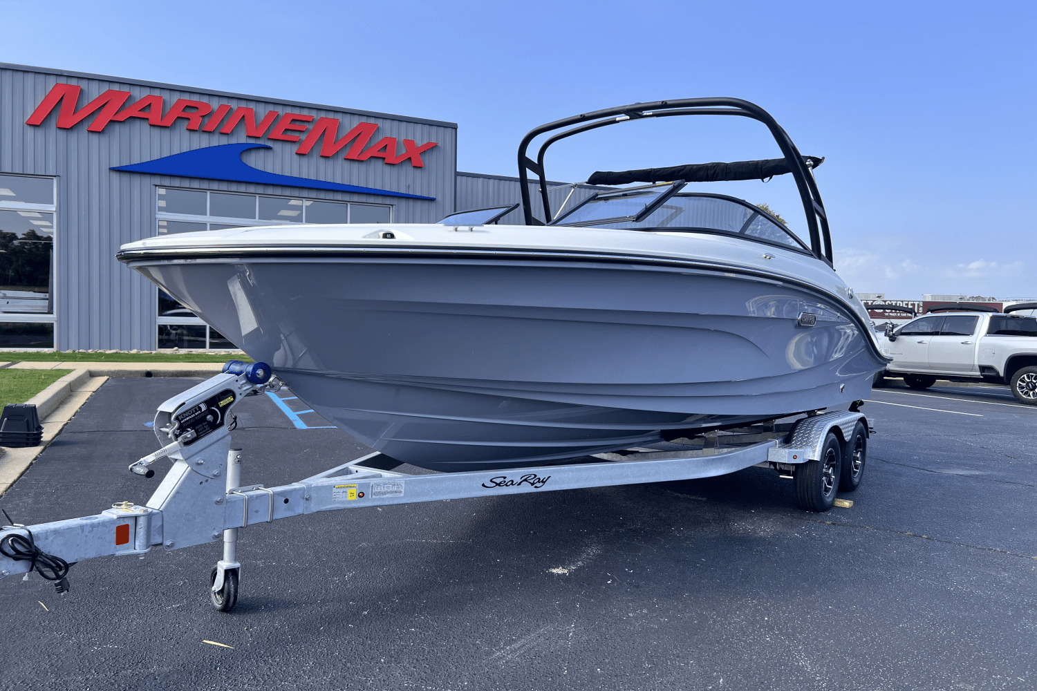 Slide: The Image of Sea Ray SPX 210 Outboard 2025 - 2