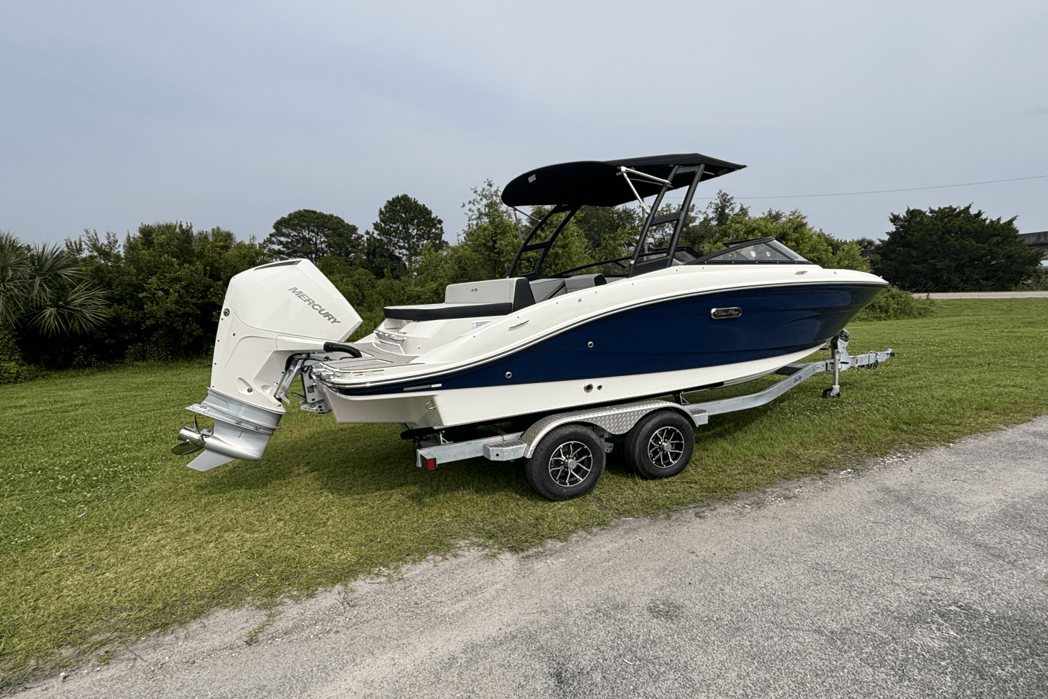 Slide: The Image of Sea Ray SPX 210 Outboard 2025 - 2