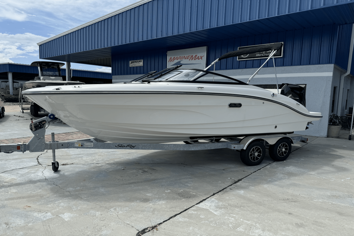 Slide: The Image of Sea Ray SPX 210 Outboard 2025 - 2