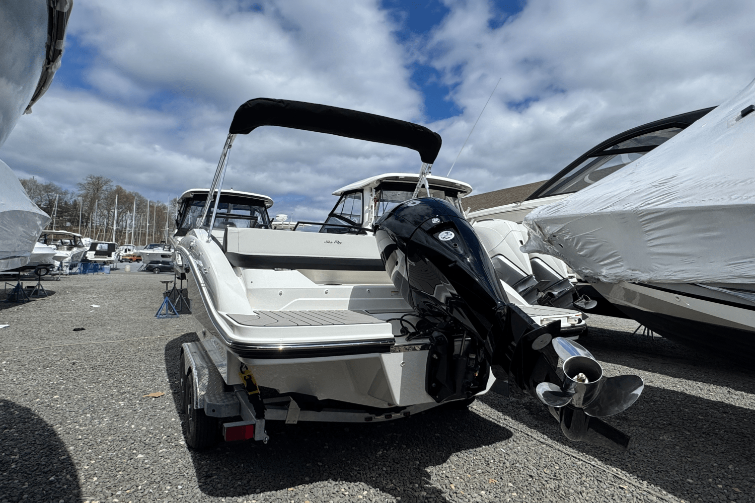 Slide: The Image of Sea Ray SPX 210 Outboard 2025 - 2