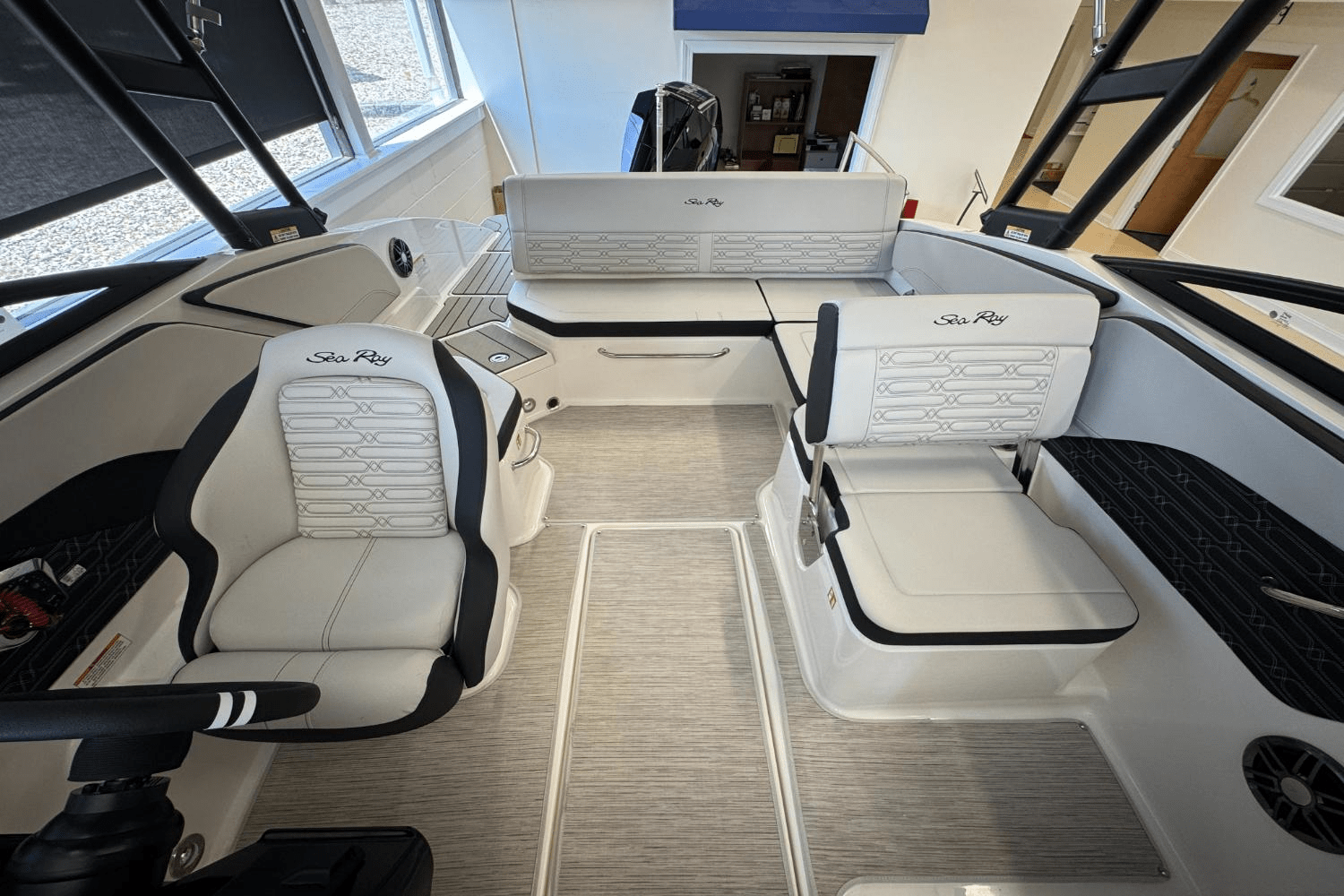 Slide: The Image of Sea Ray SPX 210 Outboard 2025 - 20